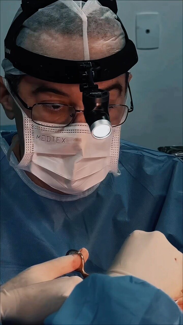 Instagram post from drglaucoalmeida. This post is in position 0.